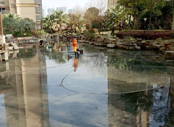 格尔木景观池淤泥清理